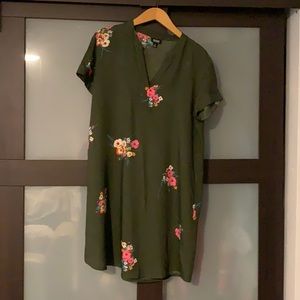 ANA casual dress with pockets. Size small Hunter green with flowers